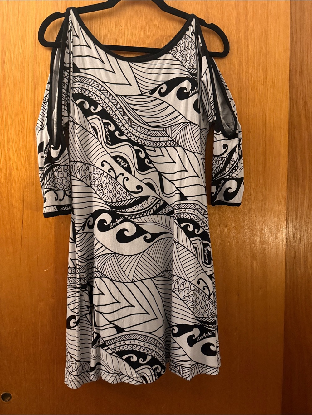 Black & White Cold-Shoulder Patterned Women's blouse/shirt